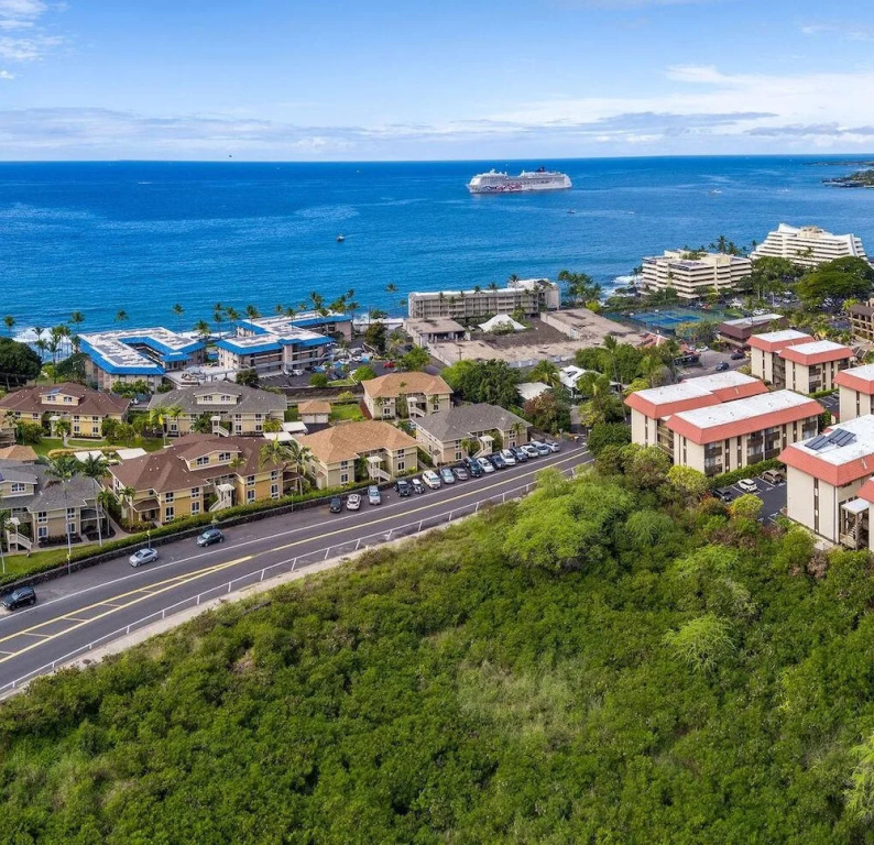 Kona Mansions 225 Top Floor 2 Story Ocean Views!