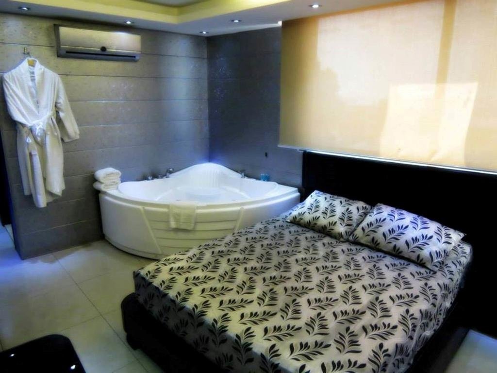 Senator Hotel — 4