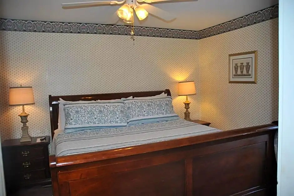 Double Suite (full double bed)