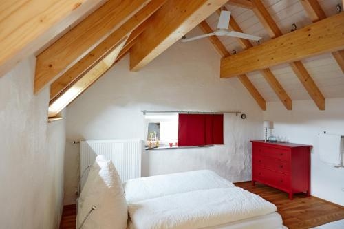Rotes Bienenhaus