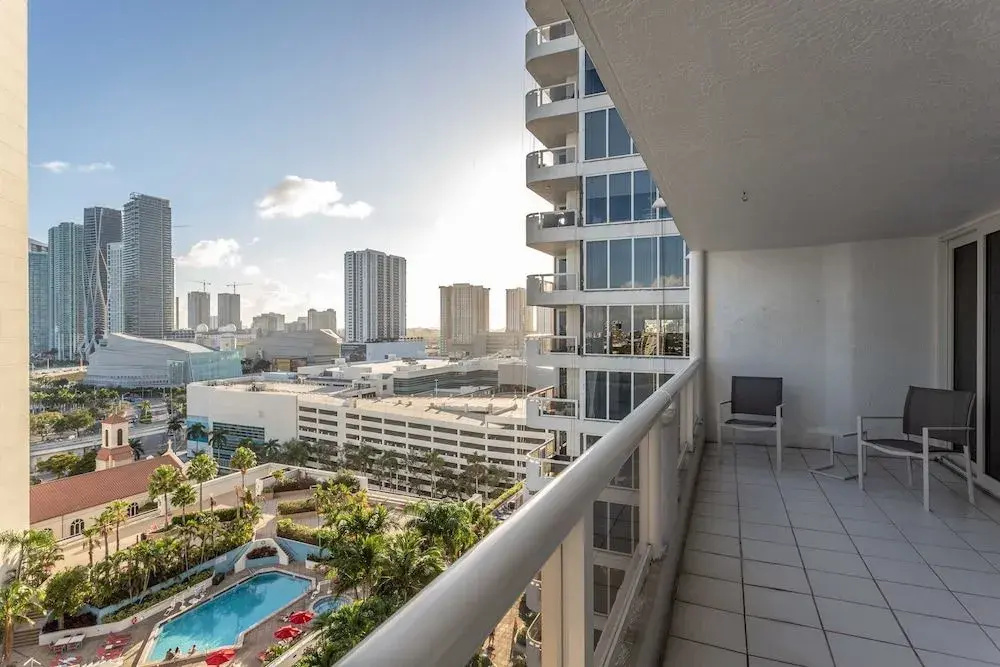 Modern and Bright Penthouse With Ocean View