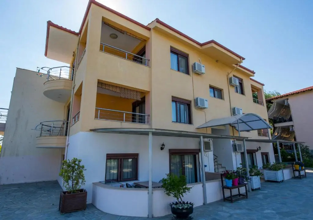 2 Bedrooms Apartment