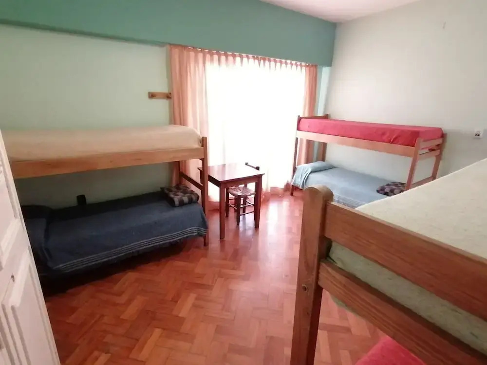 Кровать в общем номере в Alamo Hostel & Suites