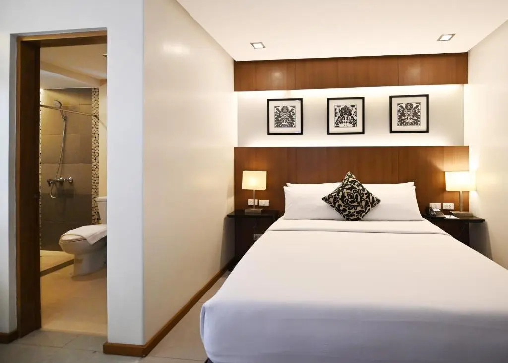 Deluxe Double room with balcony (full double bed)