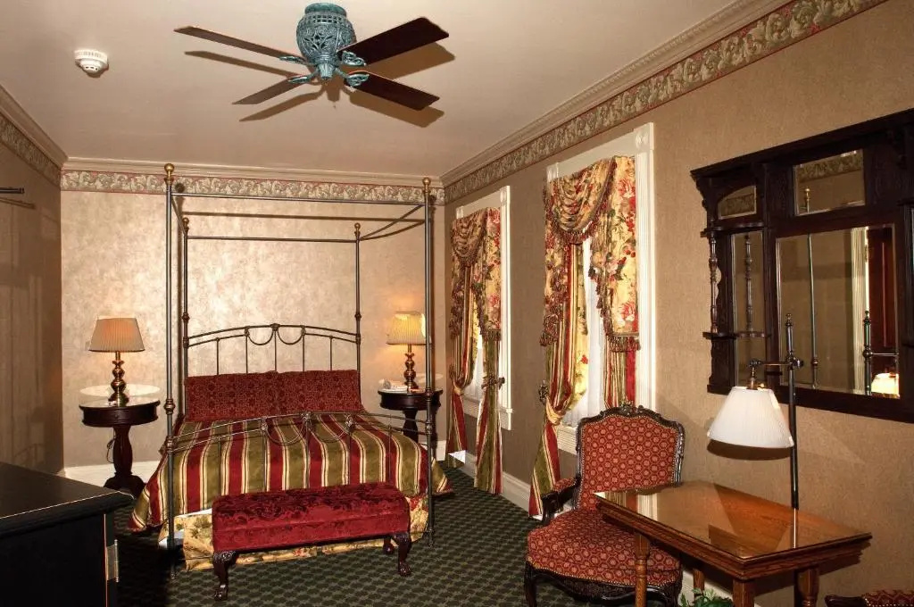 Deluxe Double room (full double bed)