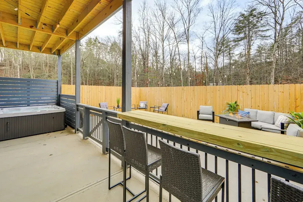 Indoor Pool, Hot Tub & Games! Pigeon Forge Cabin