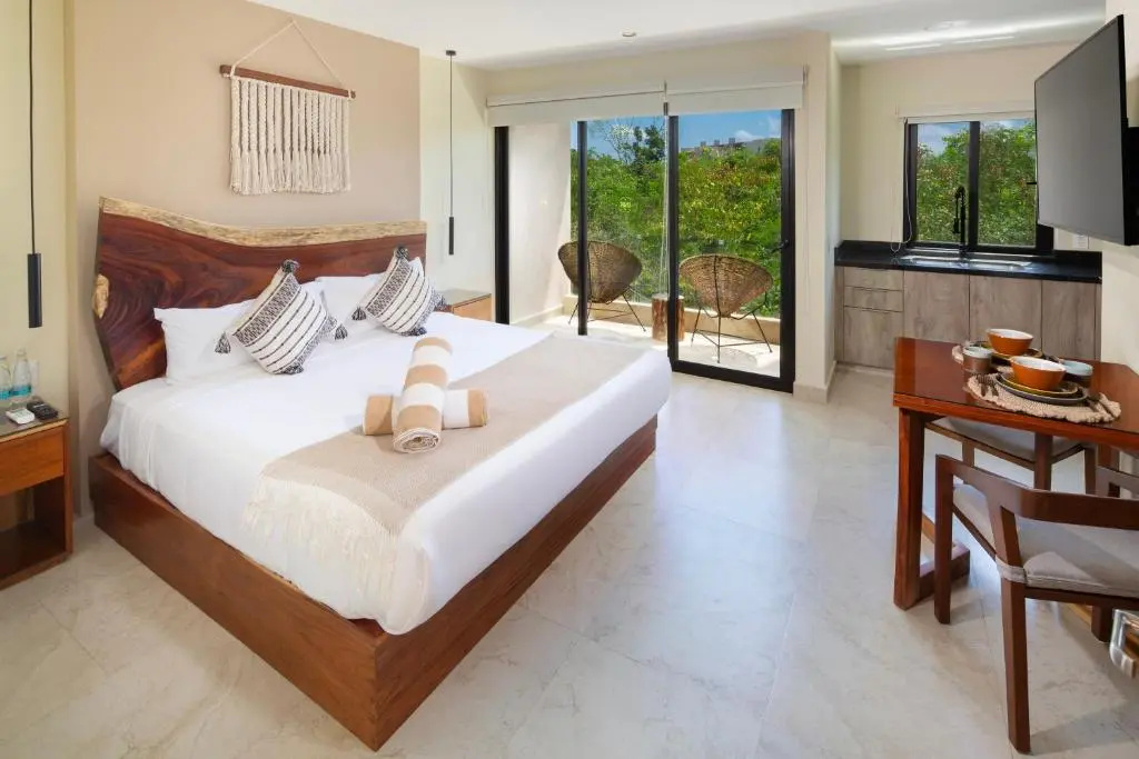 Suite with pool view