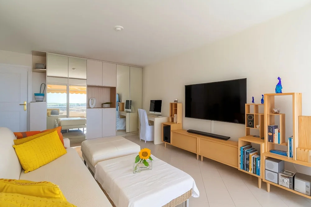 Voir la photo 3 — High-end Residence With Pool and Panoramic Views