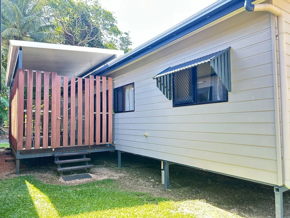 Tropical Hibiscus Caravan Park
