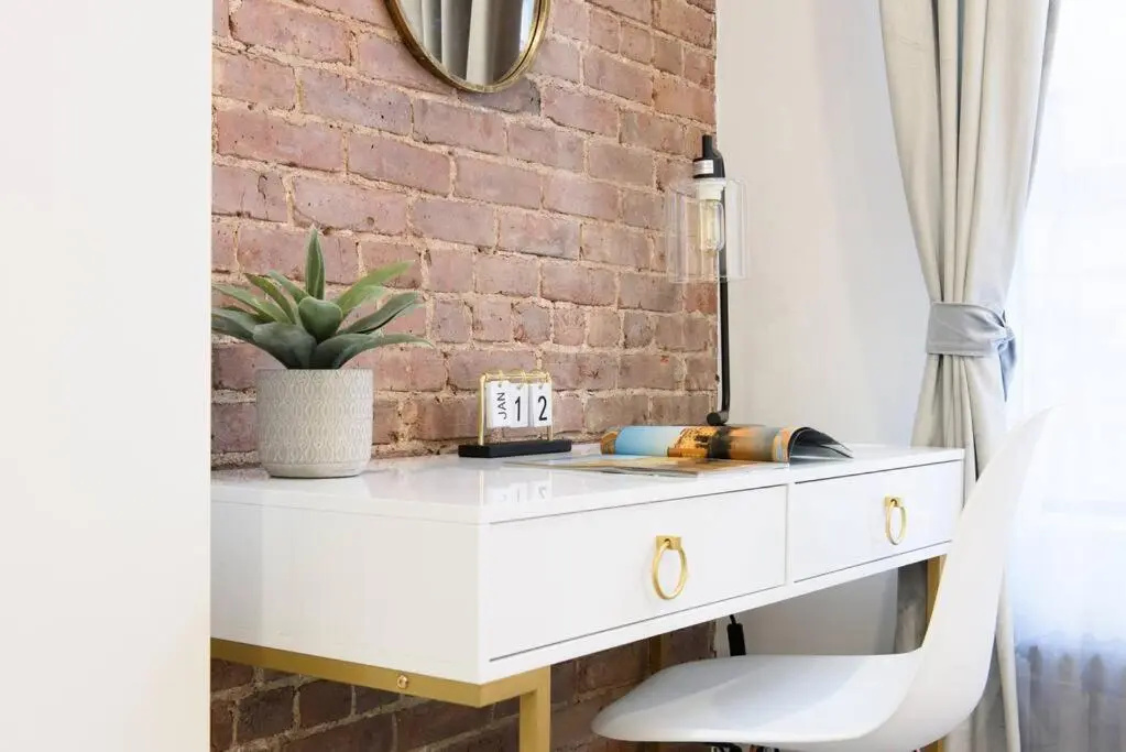 240-9 Luxury Prime Location Studio W D