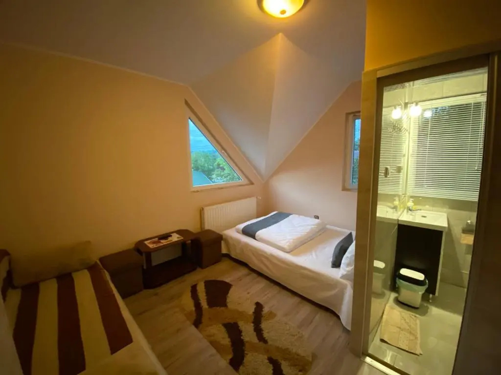 Deluxe Studio