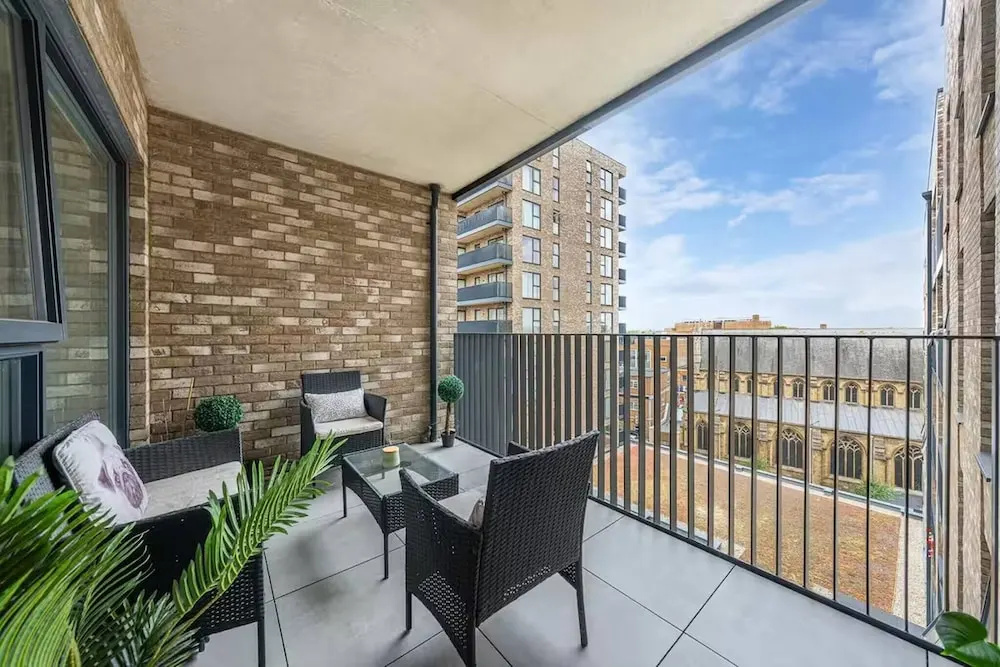 Stylish 1-bed Apt in Harrow With Balcony Near Heathrow and Wembley