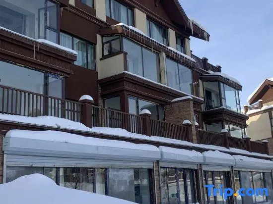 Altai Riverside Shanfeng Homestay (Jiangjunshan International Ski Resort)