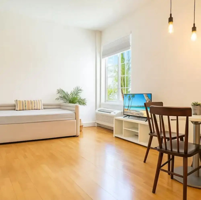 Miami Beach 1 bedroom Beachside Comfort