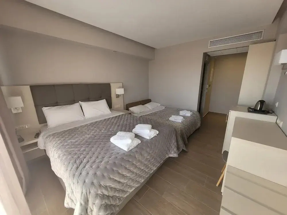 Deluxe Quadruple room
