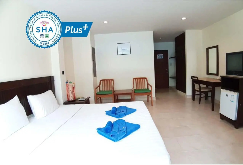 Karon Living Room - Chambres