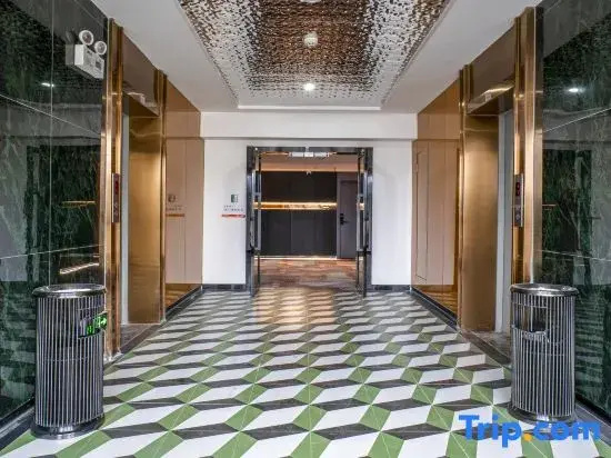 Xishui Yaroman City B&B Hotel