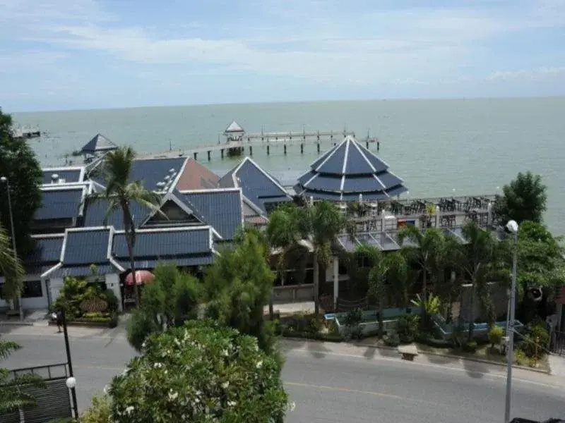 Beach & Waterfront
