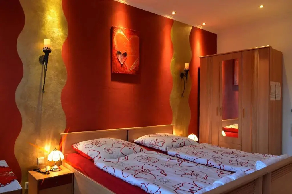 Standard Double room with garden view (full double bed)
