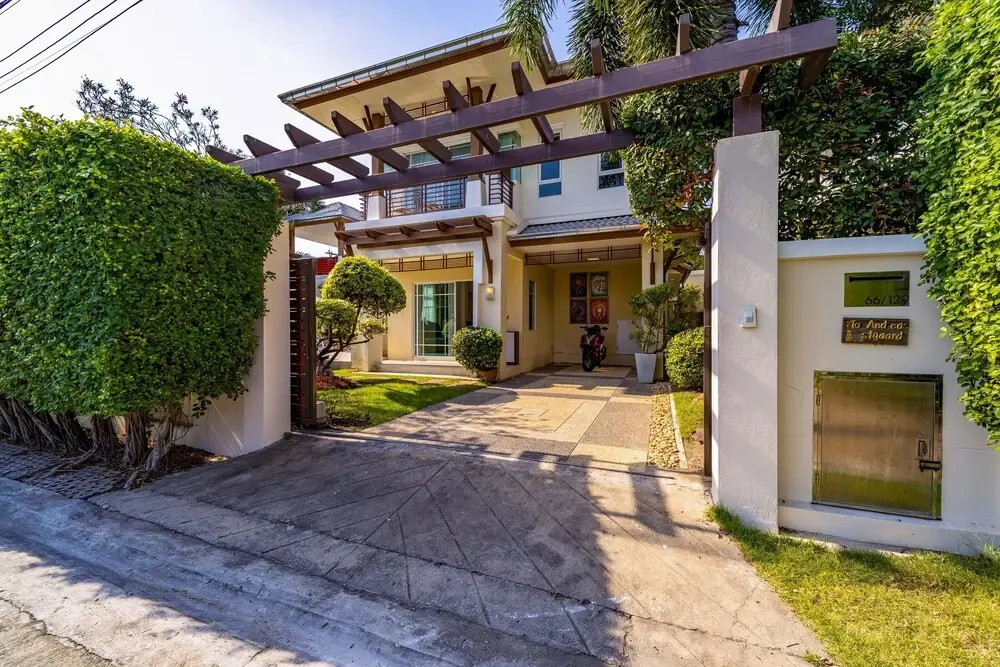 3 Bed Pool Villa in Great Location - STV