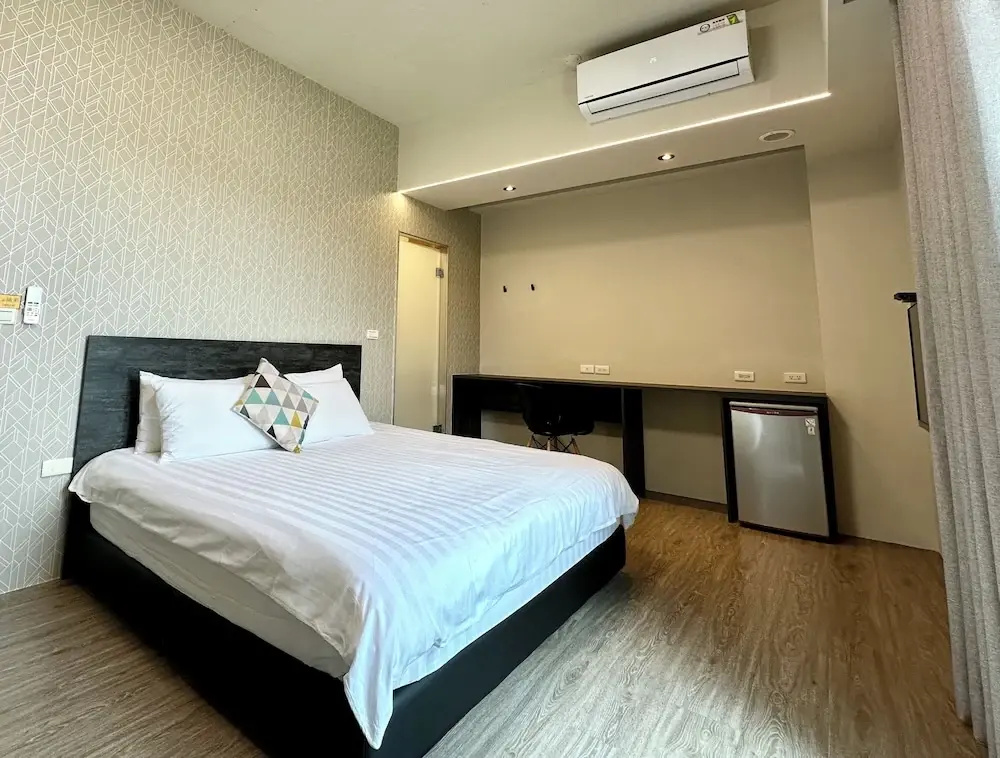 Classic Double room with balcony and with mountain view (full double bed)