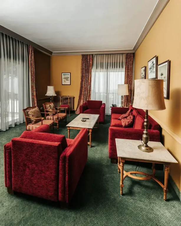 1 Bedroom Premium Suite with balcony