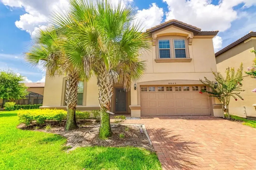 9 Bedroom Windsor at Westside Home