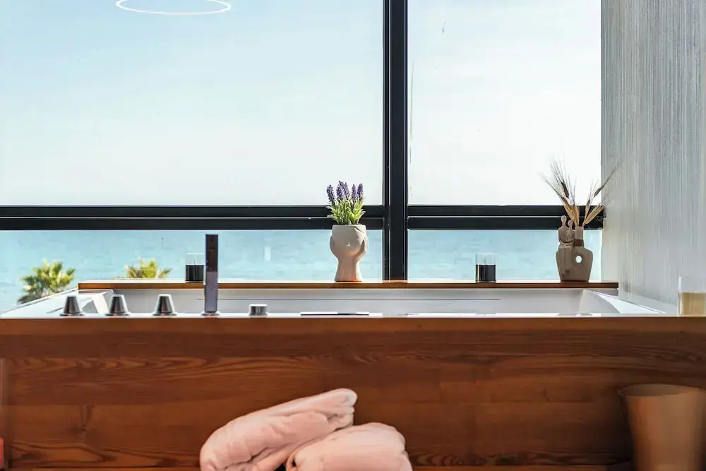 Marina Luxury Jacuzzi Suites by PS