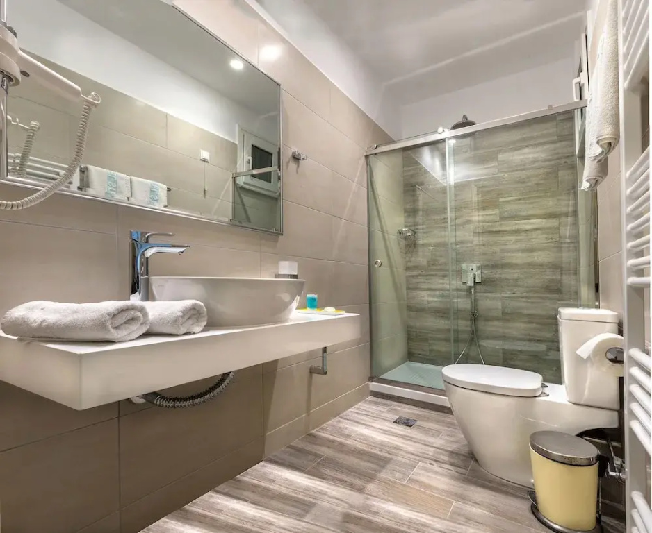 Superior Double room with balcony (full double bed)
