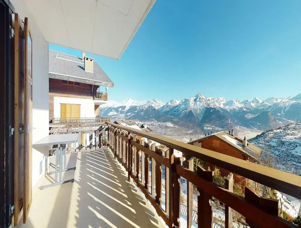 Apartment With Front Balcony