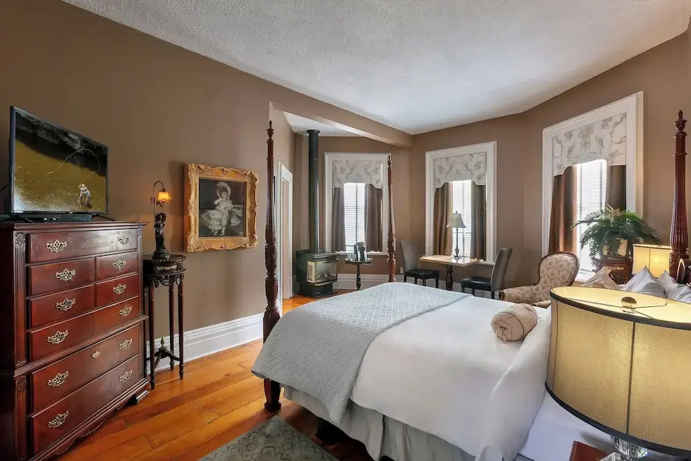 Deluxe Double room with garden view (full double bed)