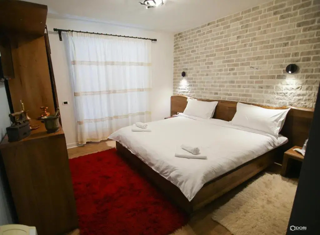Deluxe Double room with city view (full double bed)