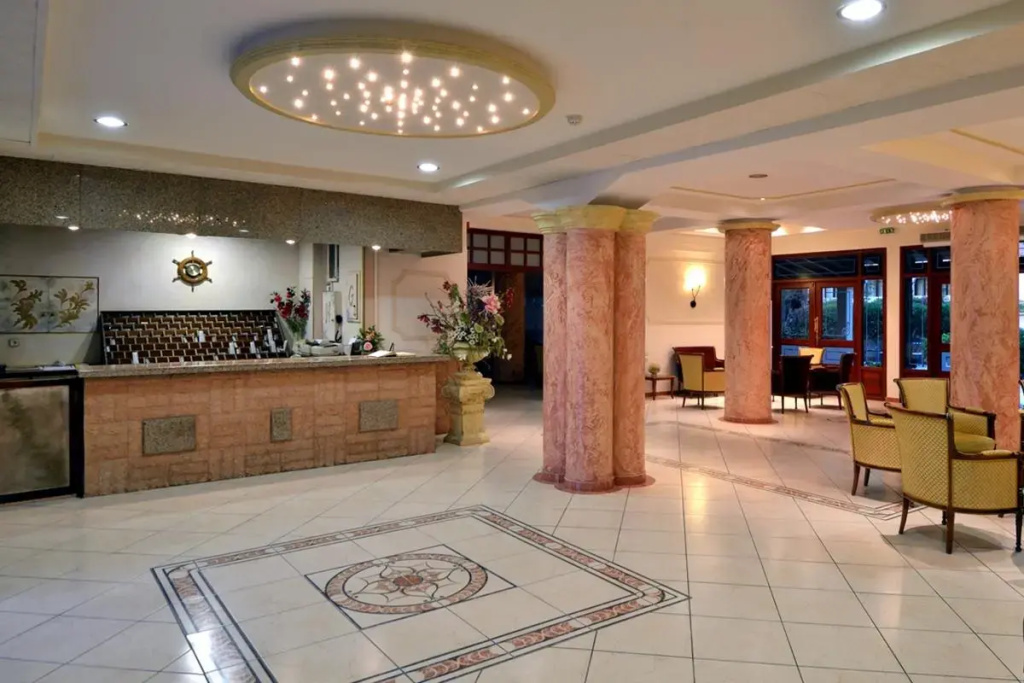 Hotel photo 2