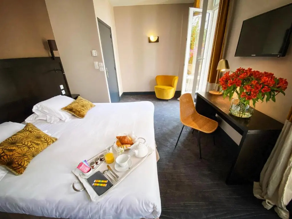 Superior Double room with balcony (full double bed)