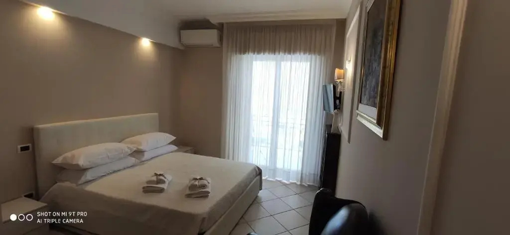 Deluxe Double room with balcony (full double bed)