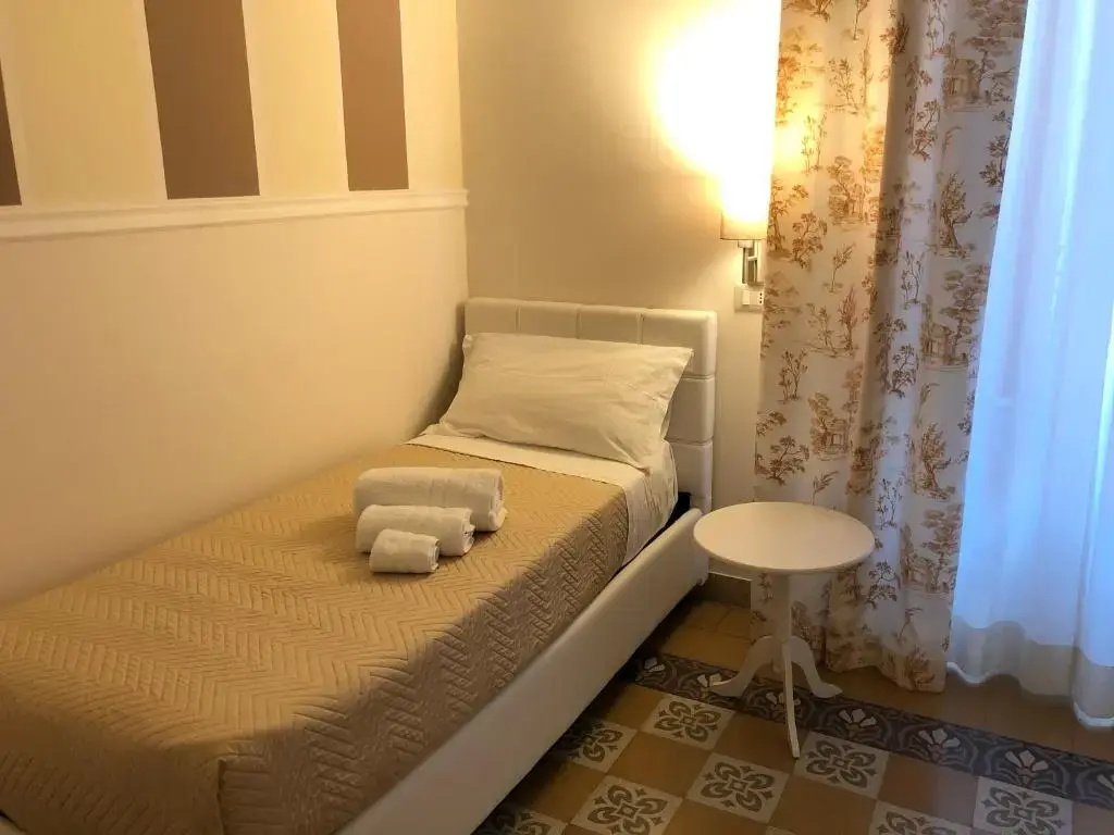 Single room with balcony