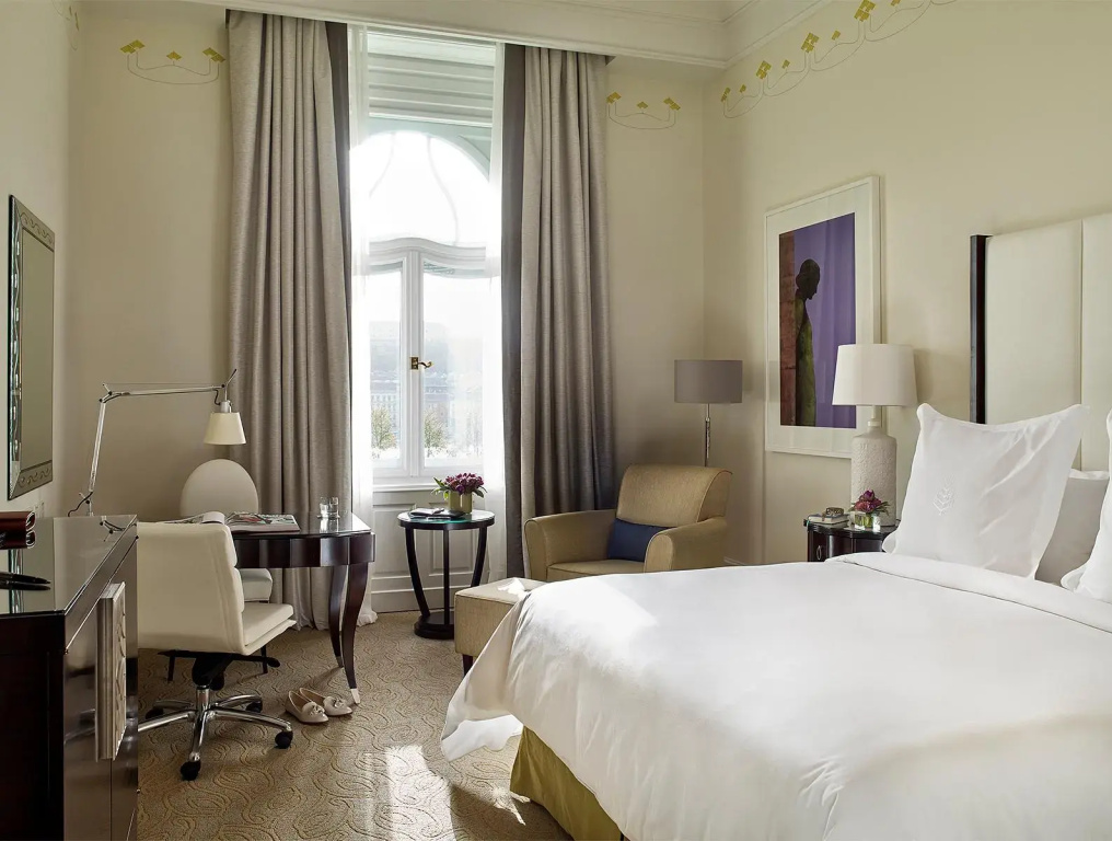Danube Double room with river view (full double bed)