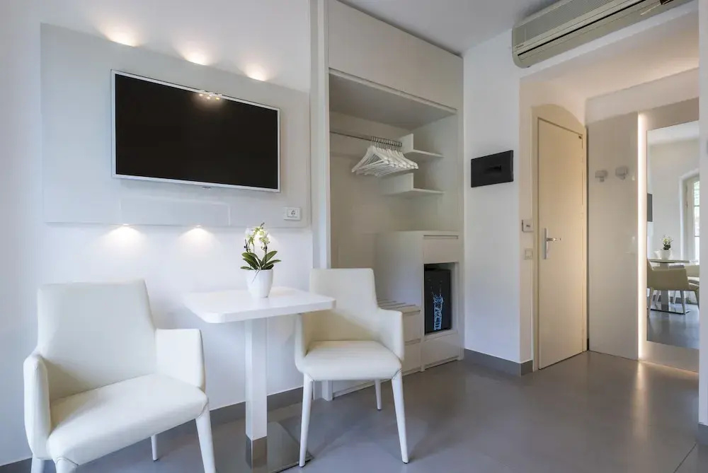 Standard Double room with balcony and with mountain view (full double bed)