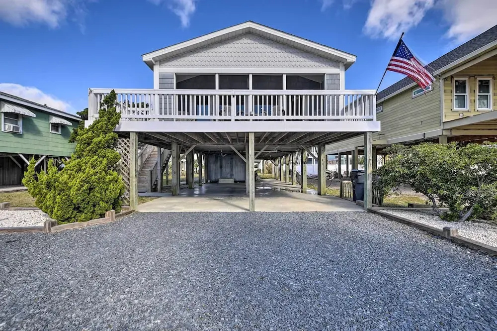 Holden Beach Family Abode - Steps to Ocean!