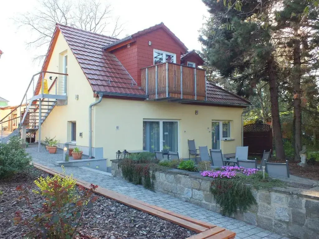 Studio with garden view