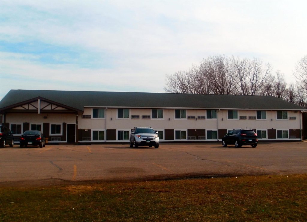 Faribault Hometown Inn & Suites image