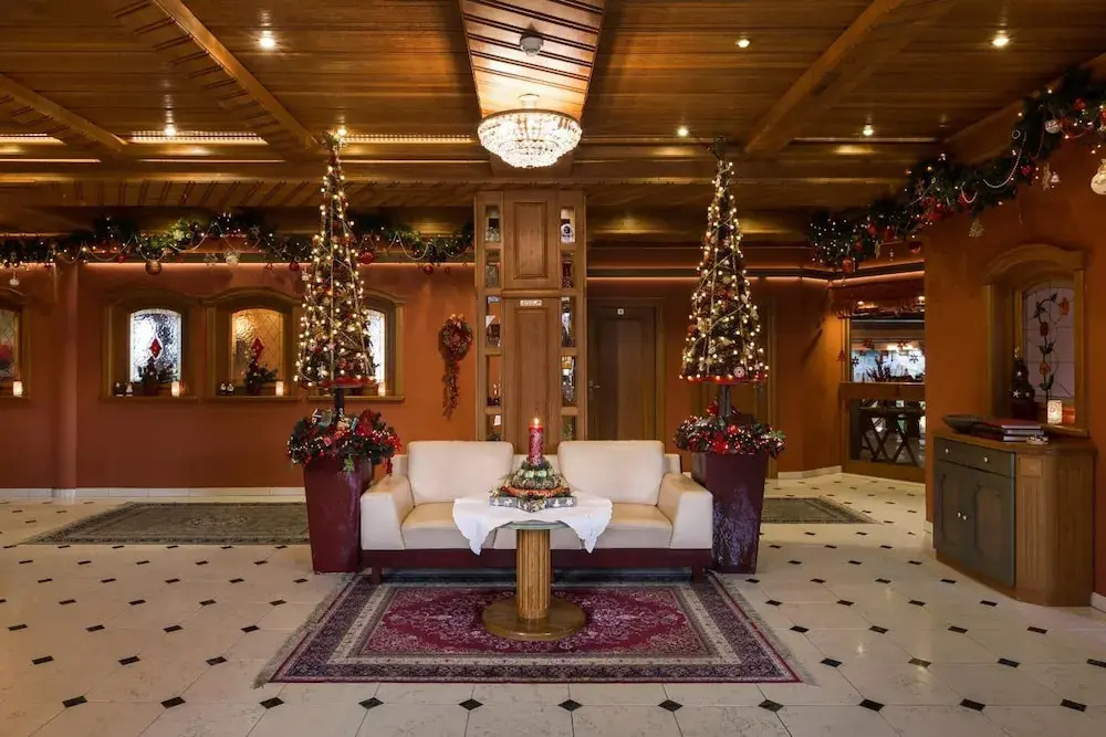 Lobby & Reception