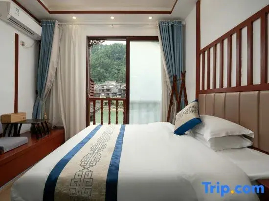 Standard Double room with river view (full double bed)