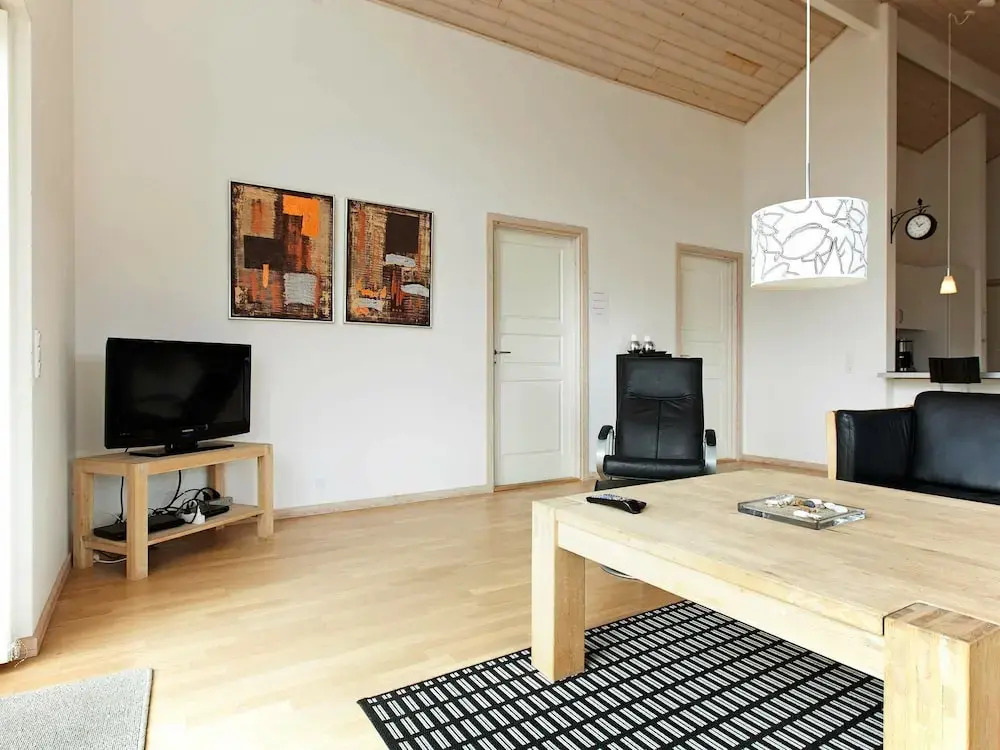 Alluring Holiday Home in Rødby With Whirlpool - фото 13