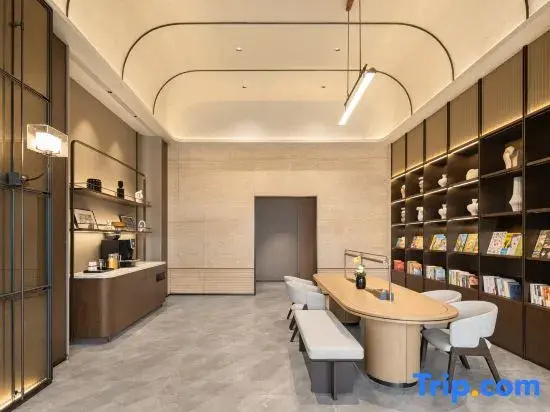 Madison Hotel (Yibin Hejiangmen Yangtze River Park)