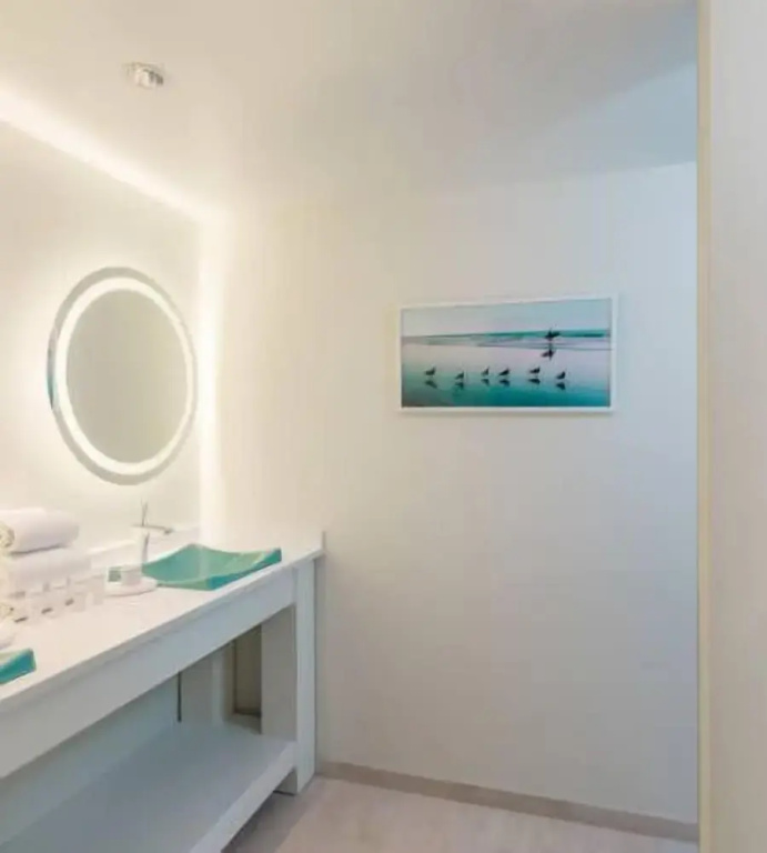 Deluxe Double room with balcony (full double bed)