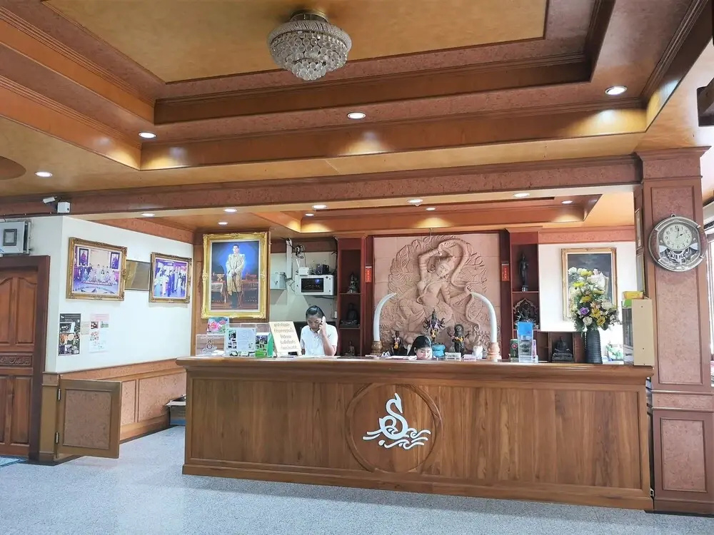 Lobby & Reception