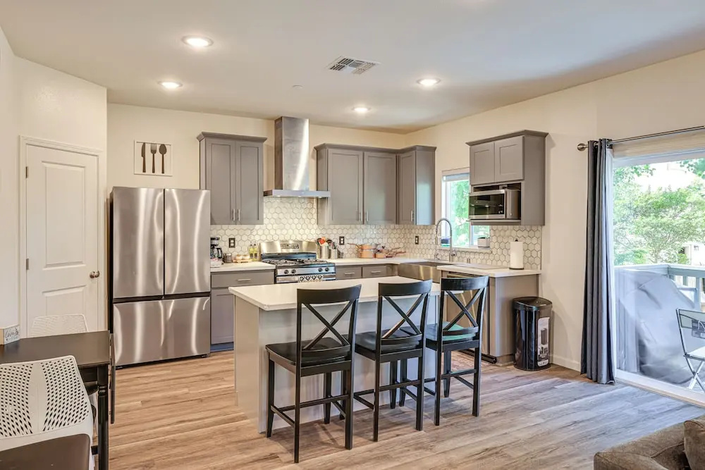 Spacious Family Home in Stockton - Pets Welcome! - фото 5