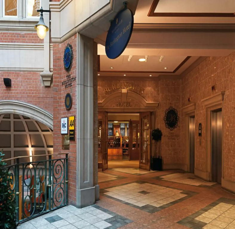 Lobby & Reception