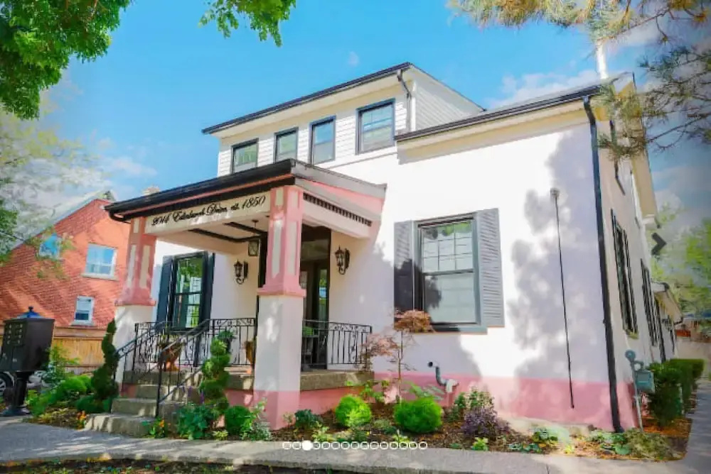 Detached Victorian Style Tiny Home - Long Stays U7